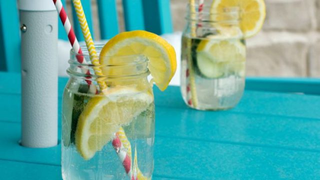 レモン水は美肌やダイエットに効果的